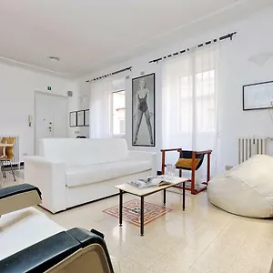 Clementina , Rome Italie